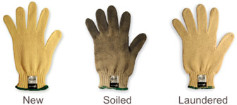 Hình ảnh 3 chiếc găng tay làm bằng sợi Kevlar, chiếc đầu tiên còn mới chưa sử dụng, chiếc thứ hai bị dơ sau khi sử dụng, chiếc thứ 3 là sau khi vệ sinh lại chiếc thứ 2